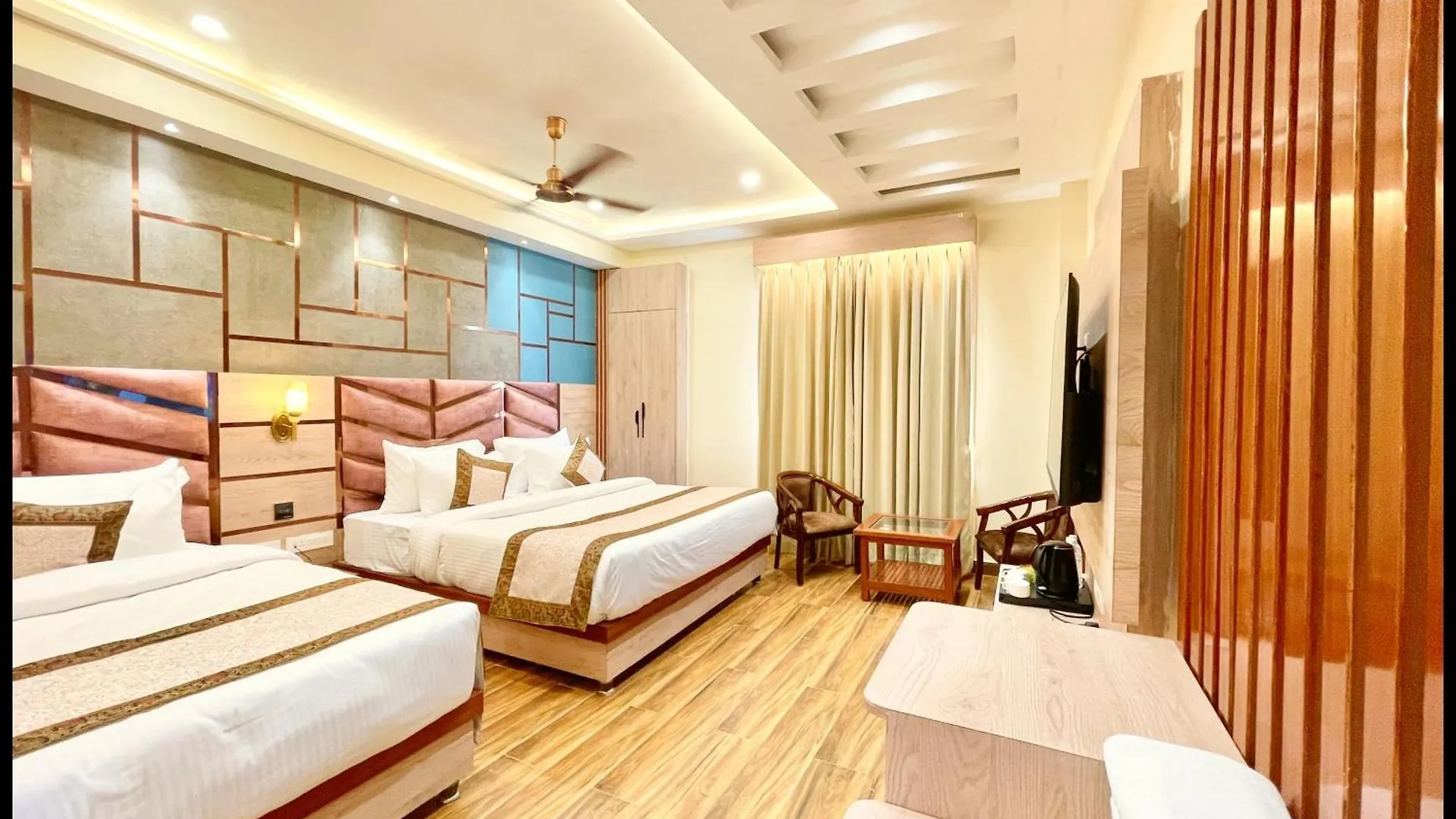 Hotel Mantvya Palace Near Kashi Vishwanath Temple - Restaurant & Parking Facilities - Fully Air Conditioning Suite Rooms - Best Hotel In Varanasi