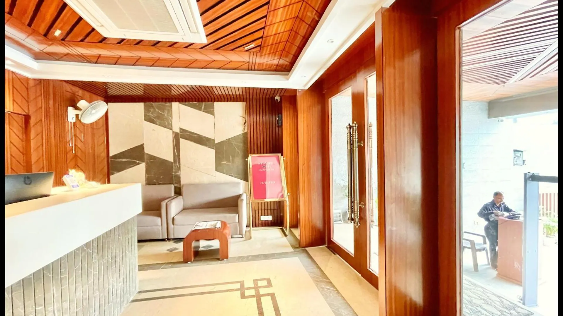 ****  Hotel Mantvya Palace Near Kashi Vishwanath Temple - Restaurant & Parking Facilities - Fully Air Conditioning Suite Rooms - Best Hotel In Varanasi India