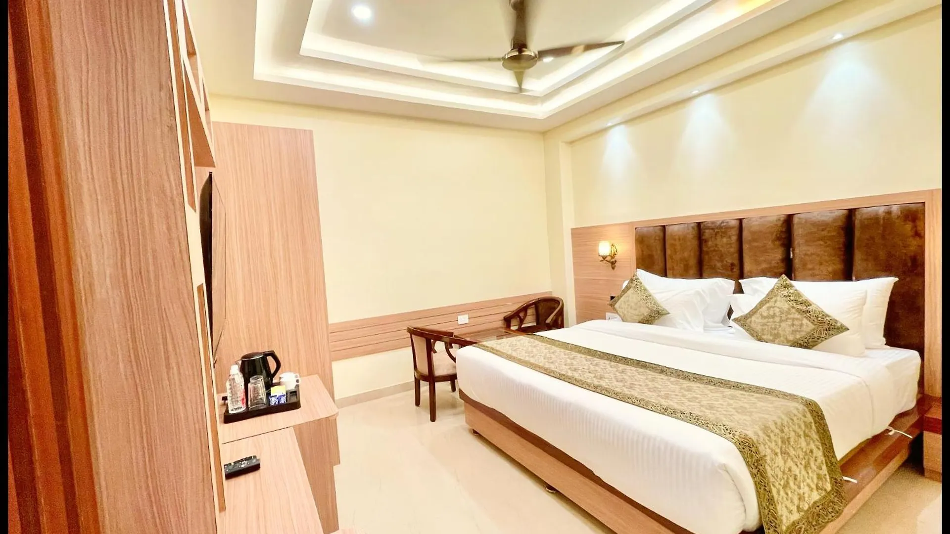 ****  Hotel Mantvya Palace Near Kashi Vishwanath Temple - Restaurant & Parking Facilities - Fully Air Conditioning Suite Rooms - Best Hotel In Βαρανάσι Ινδία