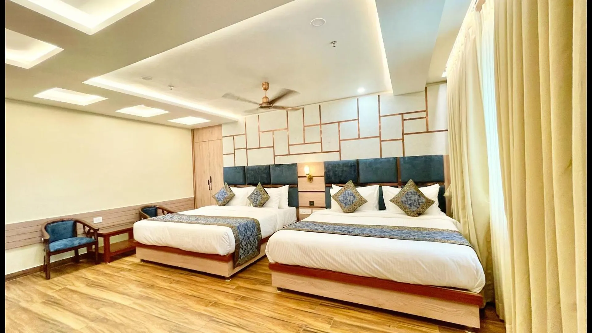 Hotel Mantvya Palace Near Kashi Vishwanath Temple - Restaurant & Parking Facilities - Fully Air Conditioning Suite Rooms - Best Hotel In Βαρανάσι